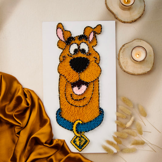 Scooby-Doo string art portrait handmade with colorful yarn, perfect wall decor for cartoon lovers.
