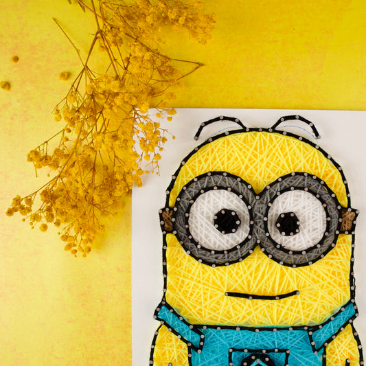 Handmade Minion String Art Wall Decor for Kids’ Room – Yellow and Blue Cartoon Character Design.